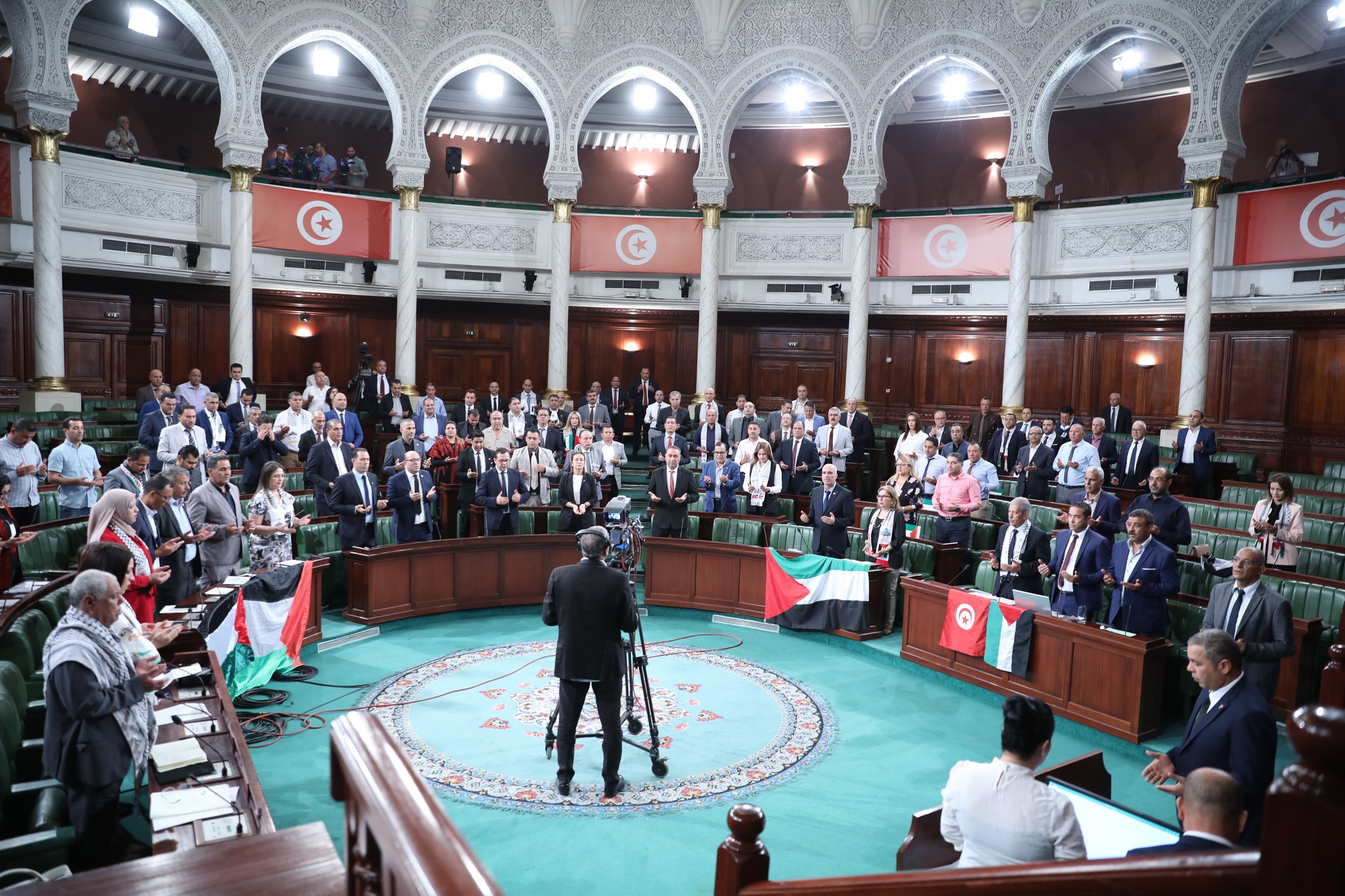 بودربالة والمجلس في "أزمة"..   "مقترح تجريم التطبيع" يقسم المواقف صلب البرلمان !!